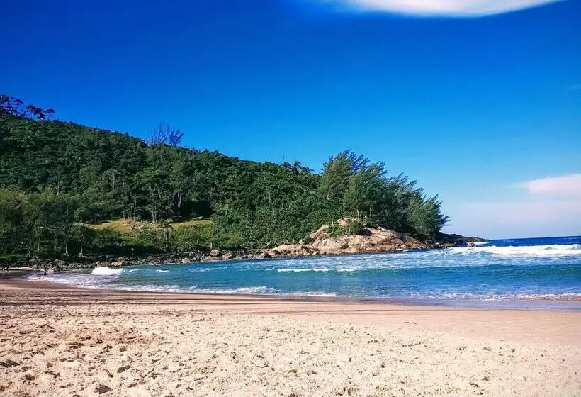 ホテル Pantai Karah Pousada