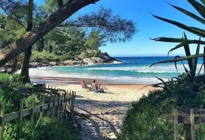 ホテル Pantai Karah Pousada