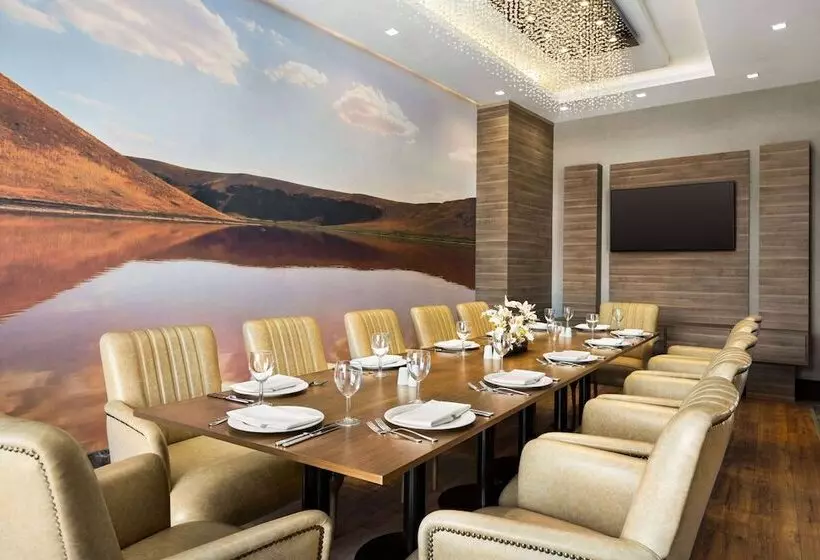 Hotelli Ramada By Wyndham Karapinar