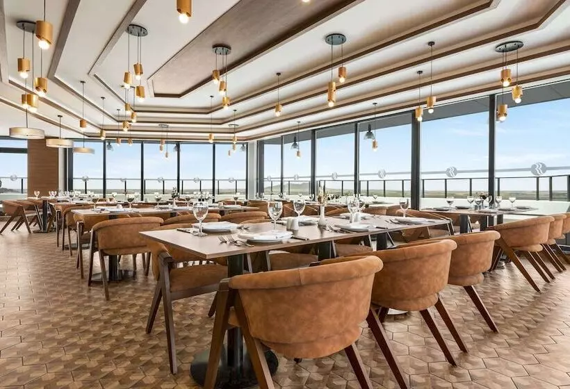 Hotelli Ramada By Wyndham Karapinar