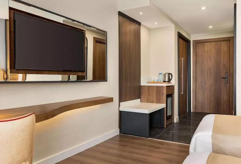 Hotelli Ramada By Wyndham Karapinar