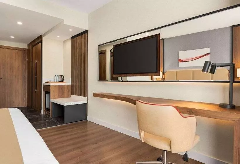 Hotelli Ramada By Wyndham Karapinar