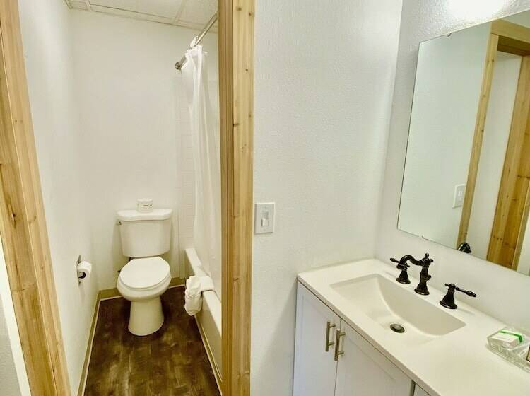 فندق على الطريق Old Montana Inn