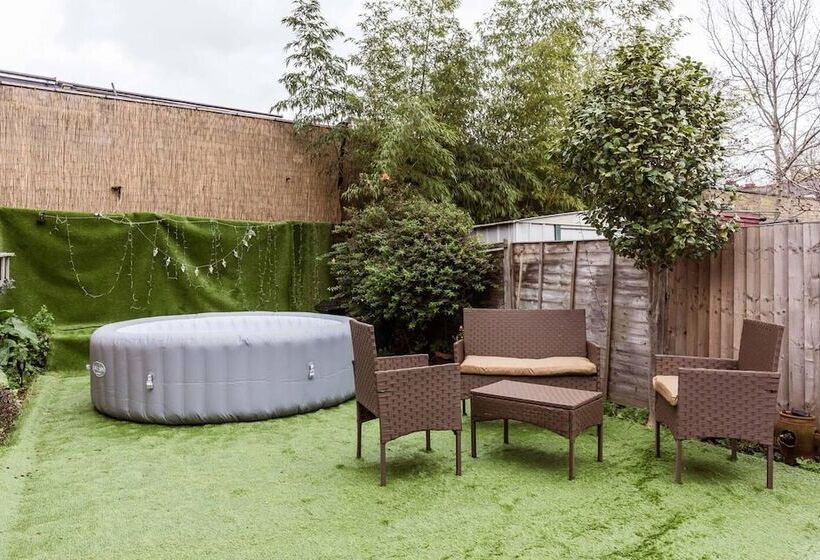 住所  North Central London House/ Sleeps8/garden/wifi