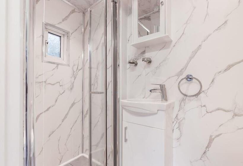 住所  North Central London House/ Sleeps8/garden/wifi