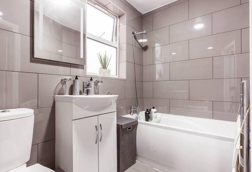 住所  North Central London House/ Sleeps8/garden/wifi