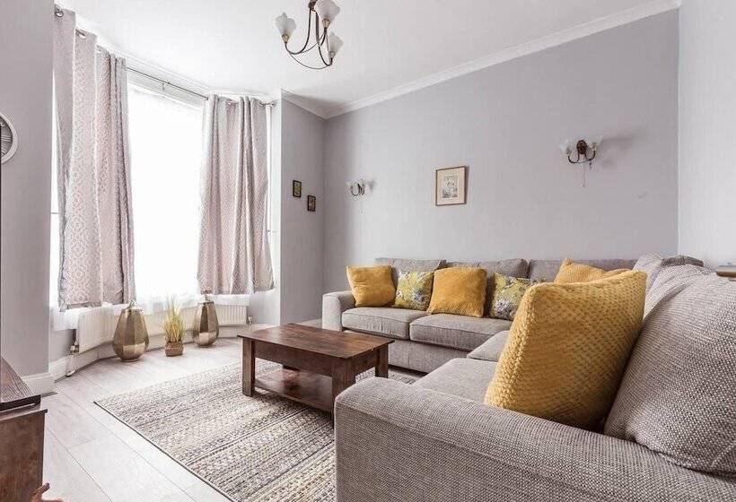 住所  North Central London House/ Sleeps8/garden/wifi