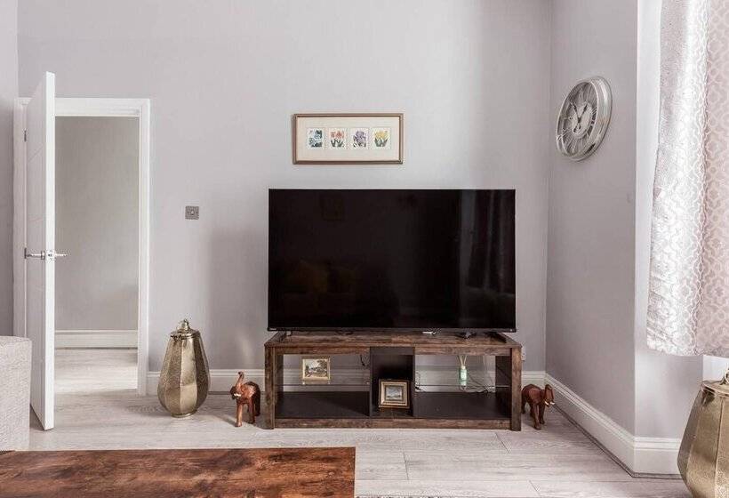 住所  North Central London House/ Sleeps8/garden/wifi