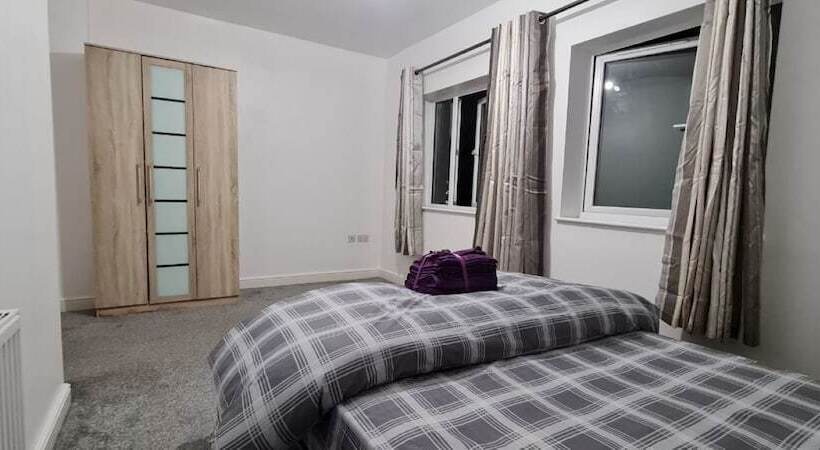 Резиденция Impeccable 4 Bed House Near Manchester City Centre