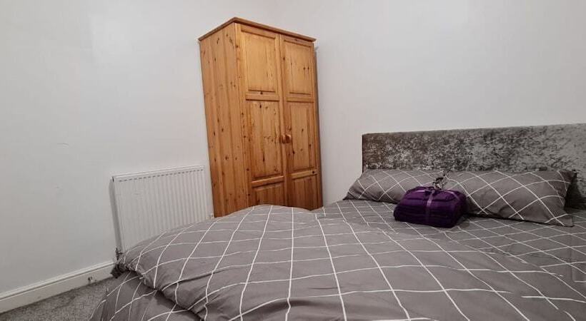 Резиденция Impeccable 4 Bed House Near Manchester City Centre