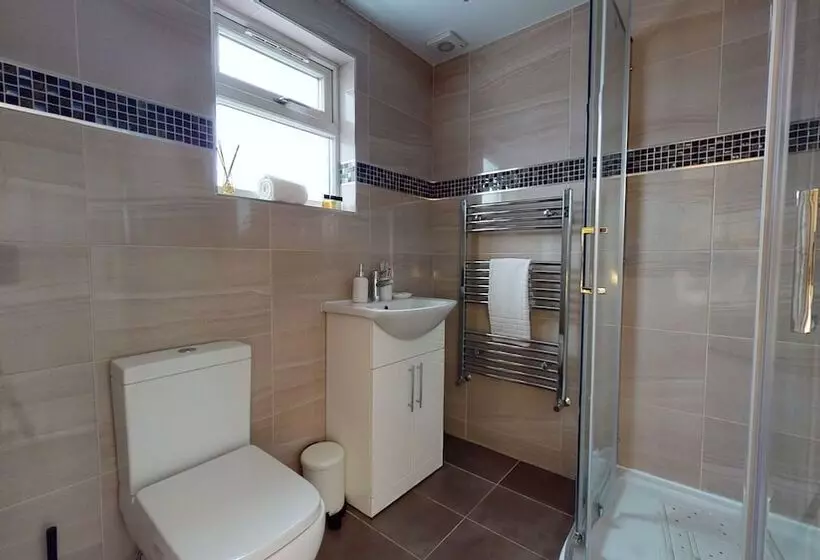 Residenssi Charming 5 Bed House In Romford