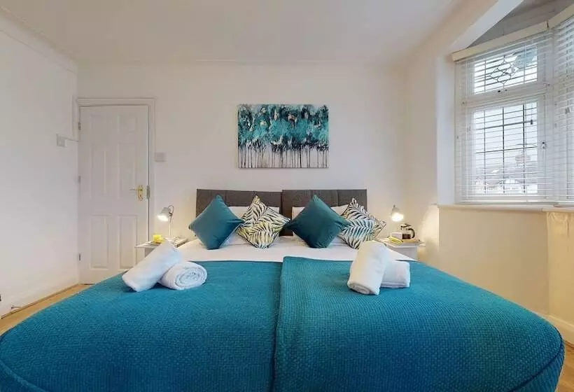 Residenssi Charming 5 Bed House In Romford