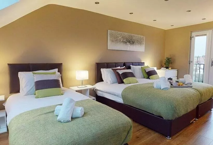 Residenssi Charming 5 Bed House In Romford