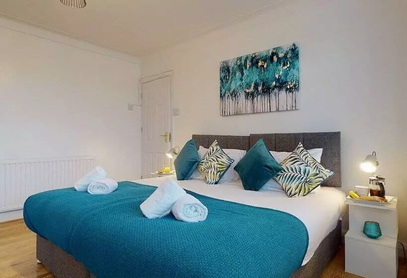 Residenssi Charming 5 Bed House In Romford