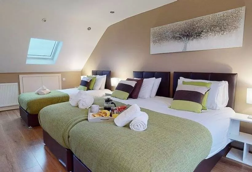 Residenssi Charming 5 Bed House In Romford