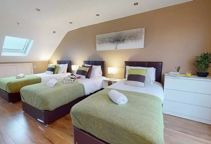 Residenssi Charming 5 Bed House In Romford