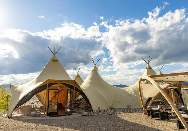 リゾートホテル Under Canvas North Yellowstone   Paradise Valley
