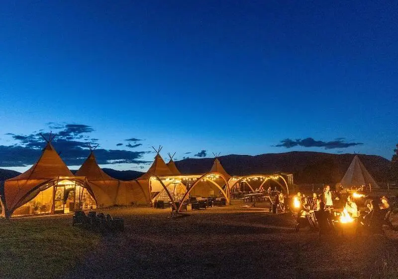 リゾートホテル Under Canvas North Yellowstone   Paradise Valley