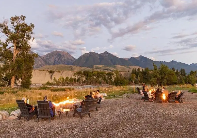 リゾートホテル Under Canvas North Yellowstone   Paradise Valley