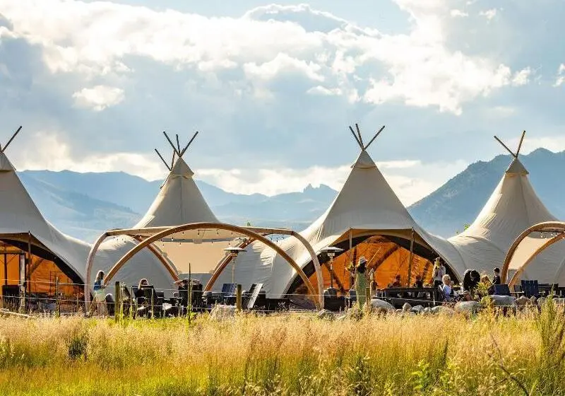 リゾートホテル Under Canvas North Yellowstone   Paradise Valley