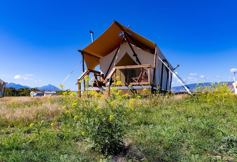 リゾートホテル Under Canvas North Yellowstone   Paradise Valley