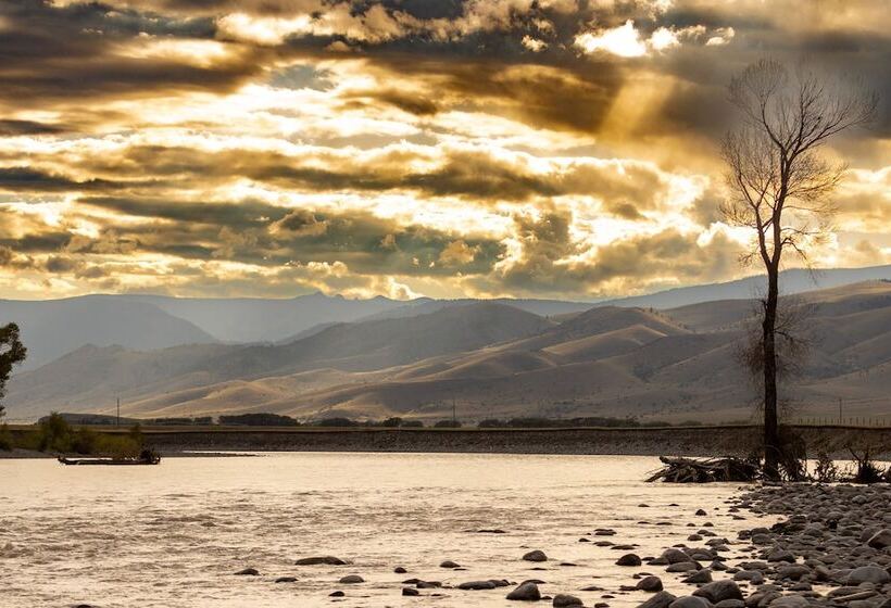 リゾートホテル Under Canvas North Yellowstone   Paradise Valley