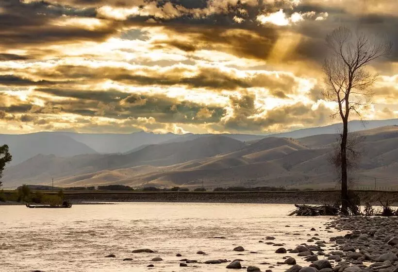 Lomakeskus Under Canvas North Yellowstone   Paradise Valley