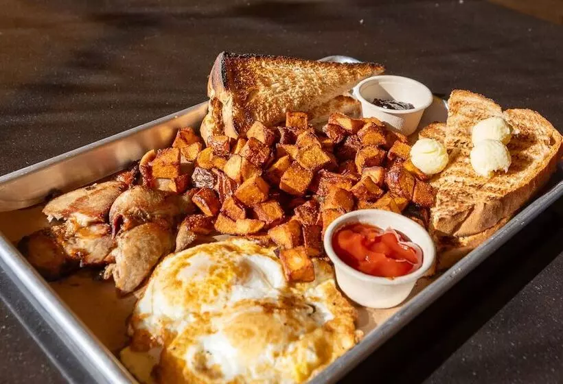 Lomakeskus Under Canvas North Yellowstone   Paradise Valley
