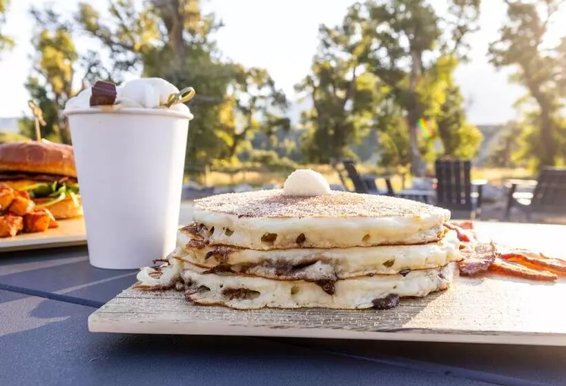 Lomakeskus Under Canvas North Yellowstone   Paradise Valley