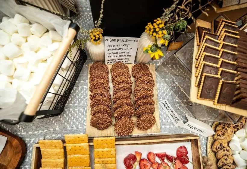 Lomakeskus Under Canvas North Yellowstone   Paradise Valley