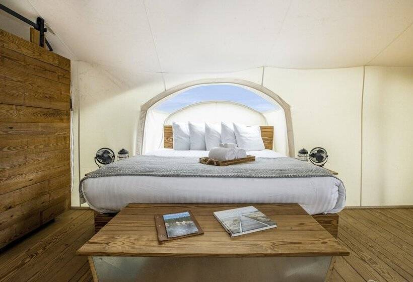 リゾートホテル Under Canvas North Yellowstone   Paradise Valley