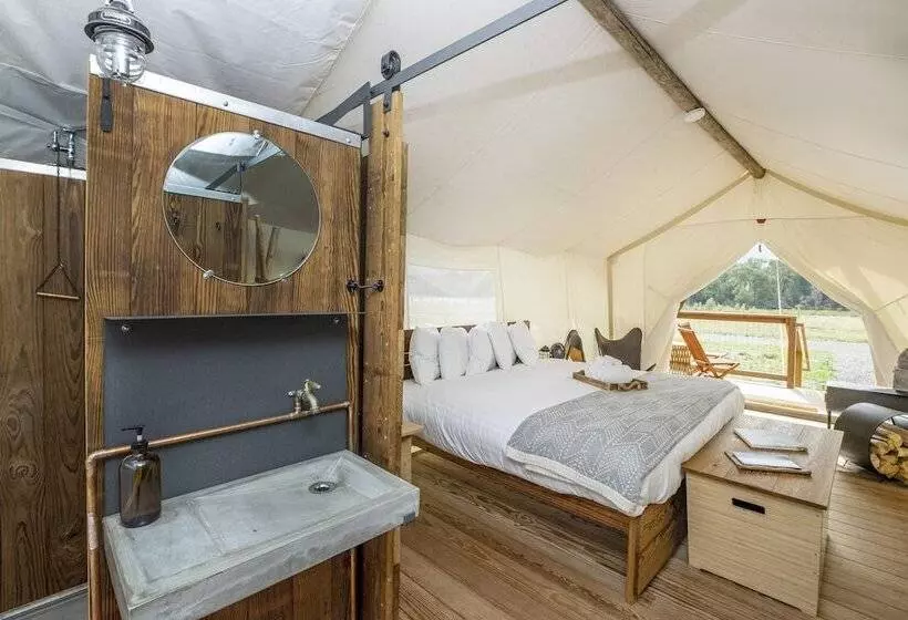 Lomakeskus Under Canvas North Yellowstone   Paradise Valley