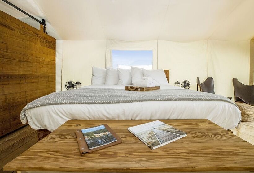 リゾートホテル Under Canvas North Yellowstone   Paradise Valley