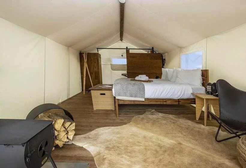 Lomakeskus Under Canvas North Yellowstone   Paradise Valley