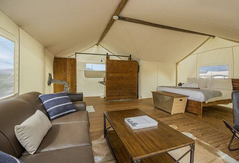 リゾートホテル Under Canvas North Yellowstone   Paradise Valley