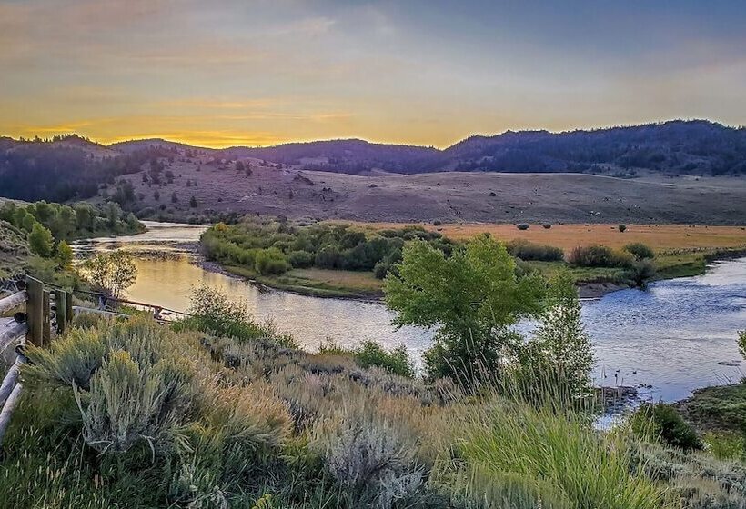 מוטל Snowy Mountain Inn