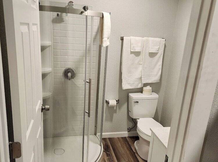 فندق على الطريق Snowy Mountain Inn