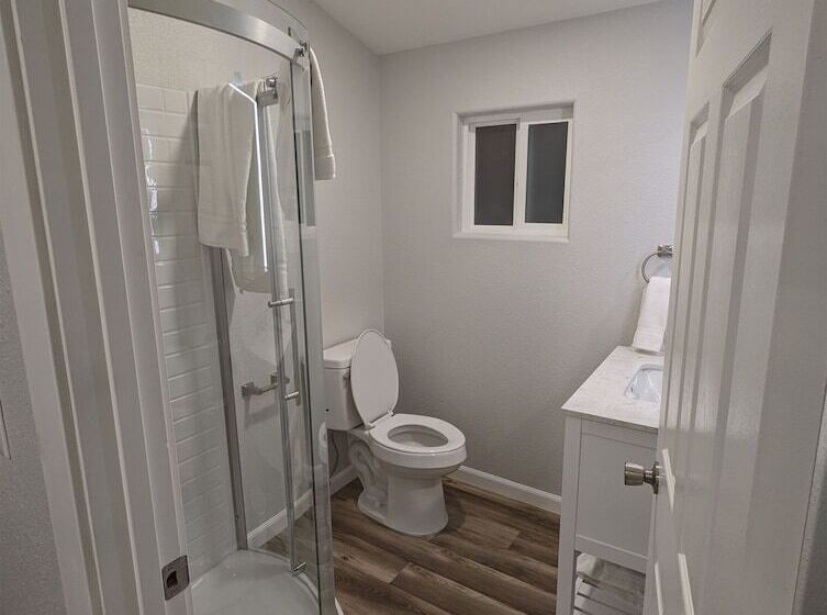 モーテル Snowy Mountain Inn