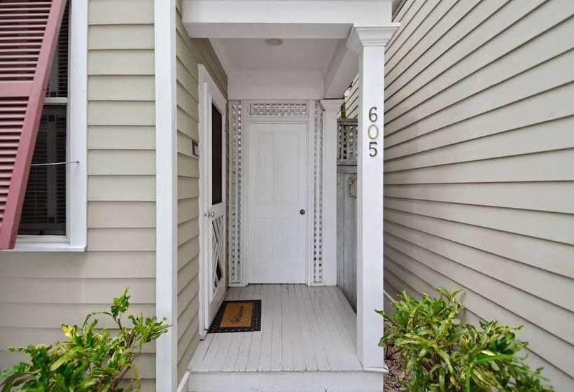 Amelia Home By Avantstay In Historic Old Town W/ Pool