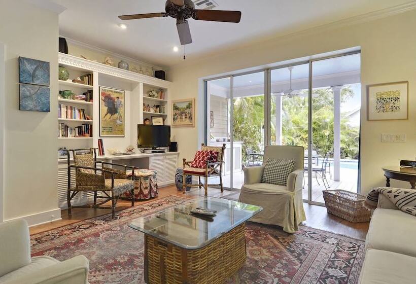 Amelia Home By Avantstay In Historic Old Town W/ Pool