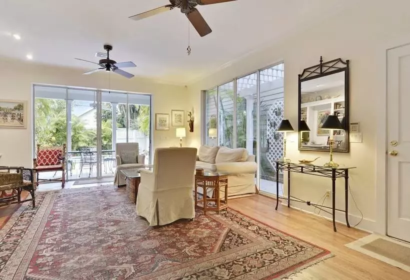 Amelia Home By Avantstay In Historic Old Town W/ Pool