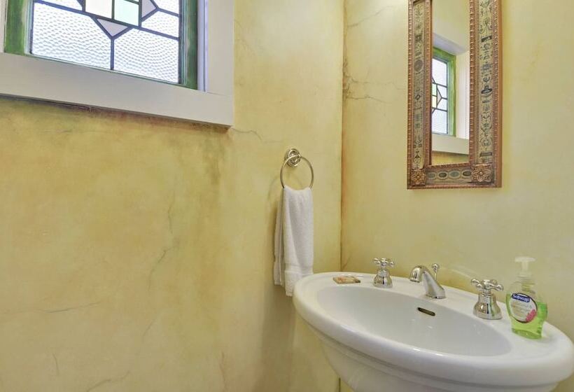 Amelia Home By Avantstay In Historic Old Town W/ Pool