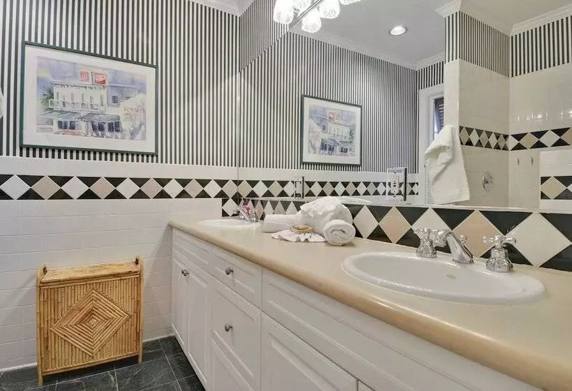 Amelia Home By Avantstay In Historic Old Town W/ Pool