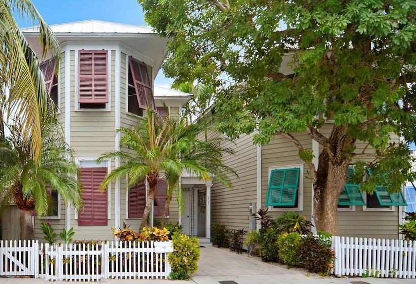 Amelia Home By Avantstay In Historic Old Town W/ Pool