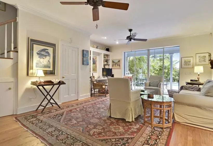 Amelia Home By Avantstay In Historic Old Town W/ Pool