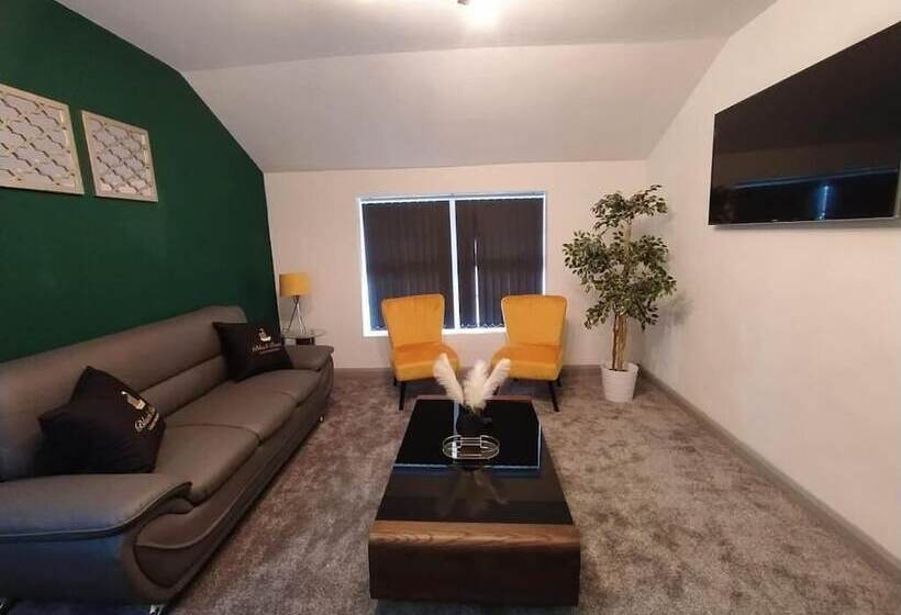 Black Pearl Luxury Apartments