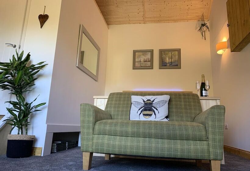 בית מלון כפרי The Farm Barn