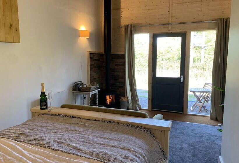 בית מלון כפרי The Farm Barn