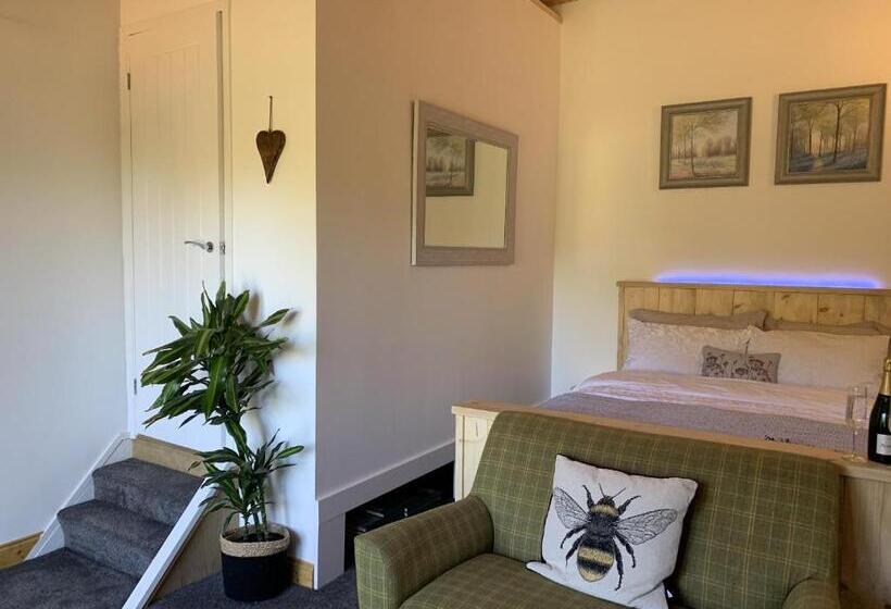 בית מלון כפרי The Farm Barn