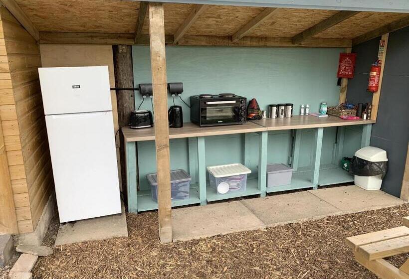 בית מלון כפרי The Farm Barn